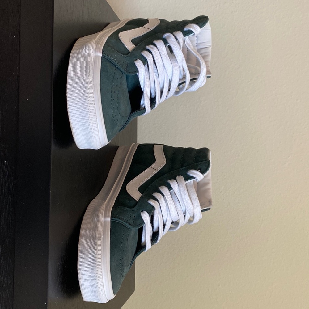 Unisex Vans 6.5 Women’s / 5.0 Mens (Teal Suede)